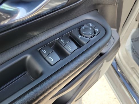 Used 2023 GMC Terrain SLE w/ Driver Convenience Package FWD image 25