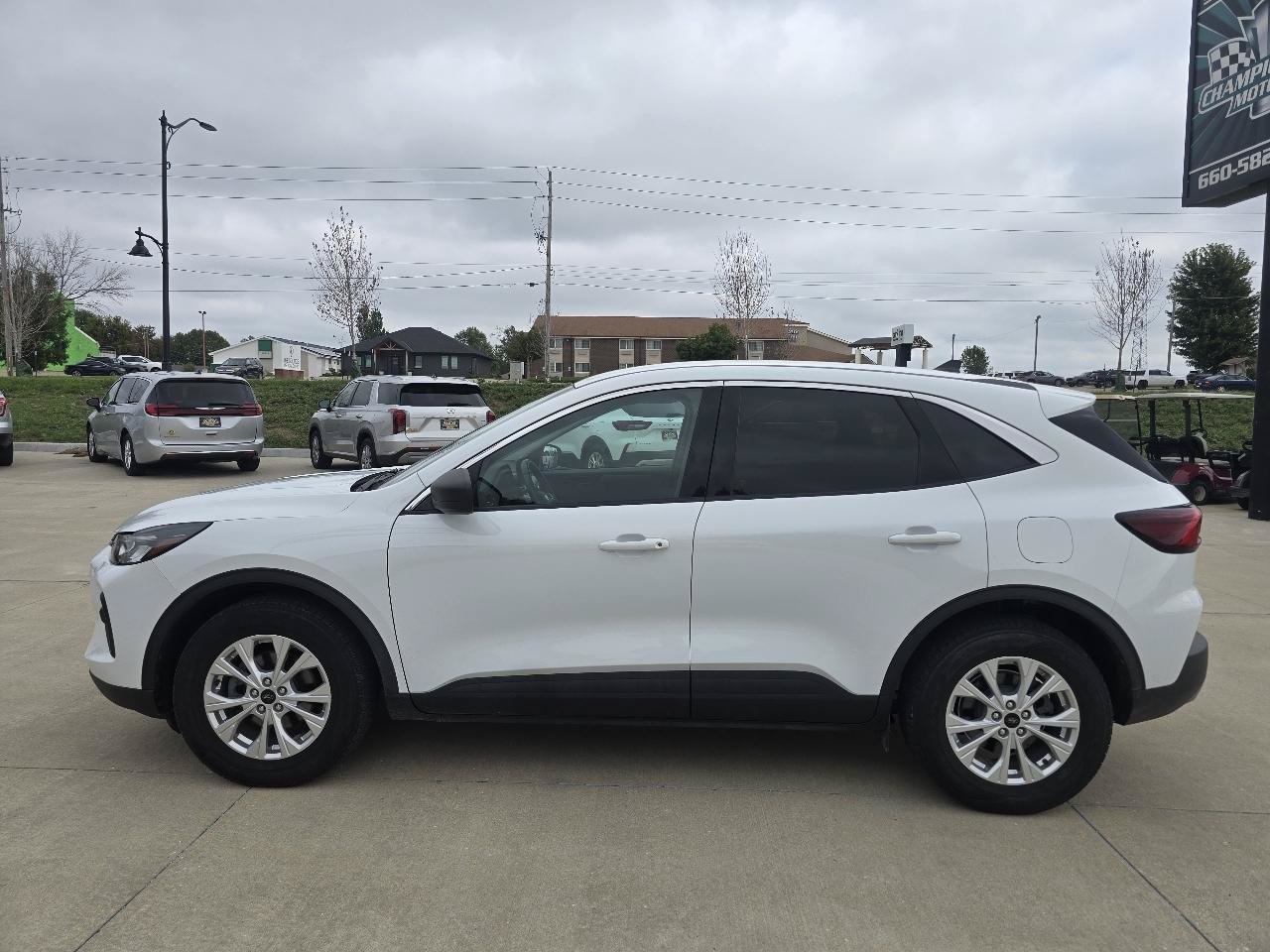Used 2023 Ford Escape Active AWD/4WD image 2