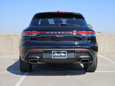 Certified 2025 Porsche Macan image 7