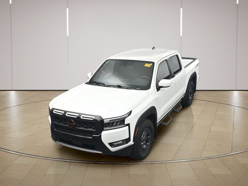 Certified 2025 Nissan Frontier Pro-X RWD image 29