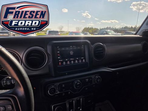 Used 2021 Jeep Wrangler Sport AWD/4WD image 19