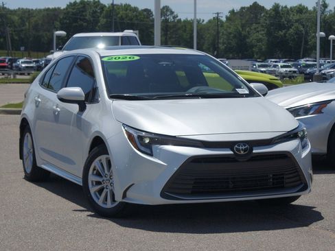 Used 2026 Toyota Corolla XLE FWD image 17