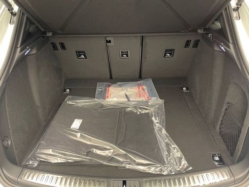 New 2026 Porsche Macan image 7