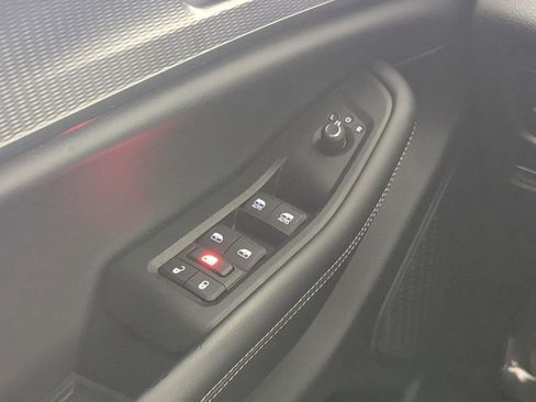 New 2025 Jeep Grand Cherokee Altitude image 19