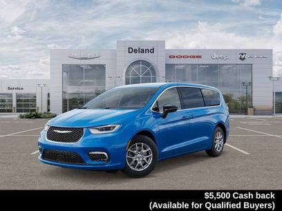 New 2026 Chrysler Pacifica Select
