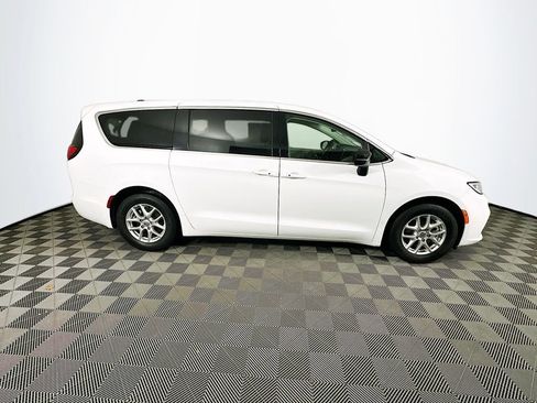 Certified 2024 Chrysler Pacifica Touring-L image 13