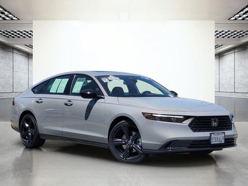 Used 2025 Honda Accord Sport image 2