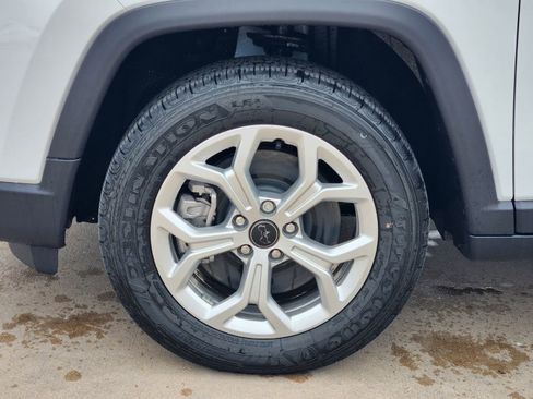 New 2026 Jeep Compass Latitude image 11