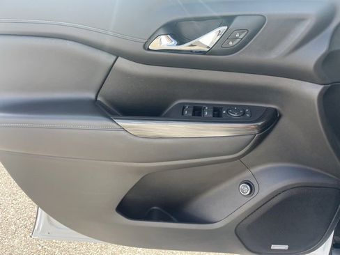 Used 2019 GMC Acadia SLT image 18