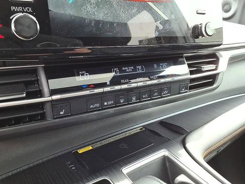 Used 2021 Toyota Sienna XSE w/ XSE Plus Package FWD image 32