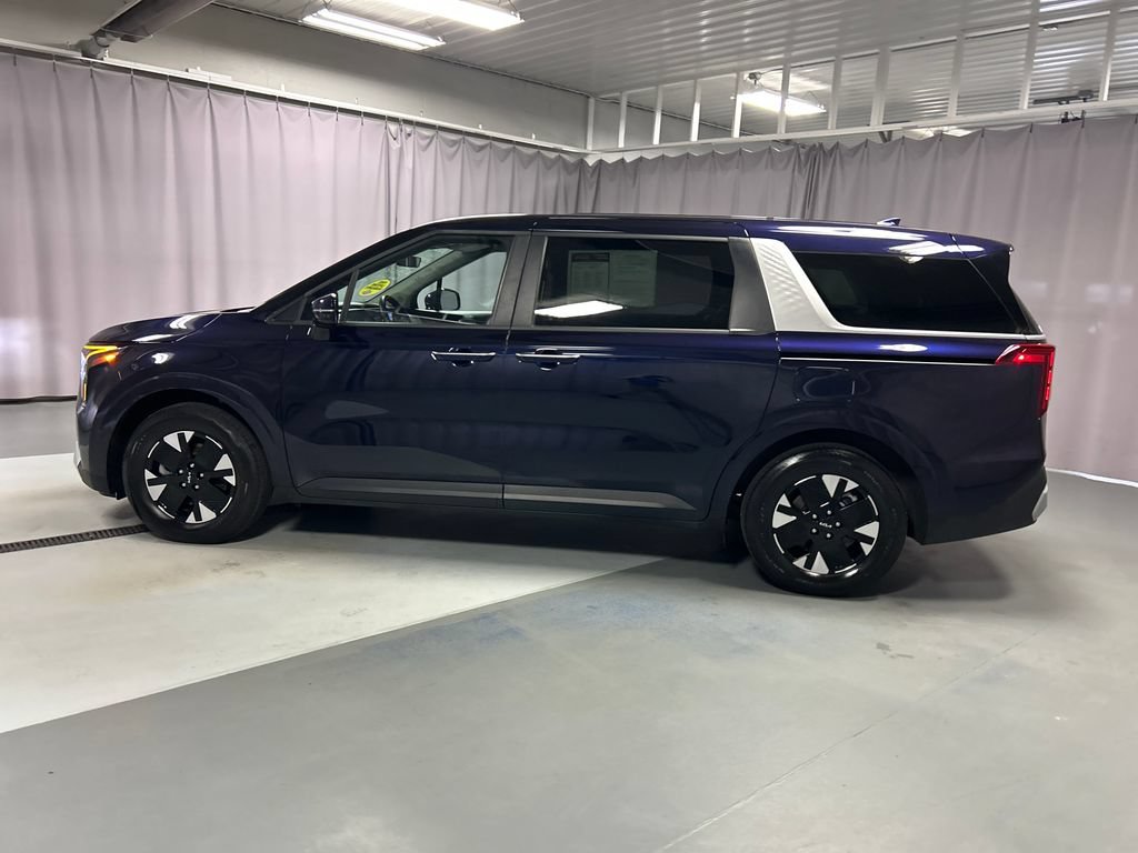 Used 2025 Kia Carnival LXS FWD image 4