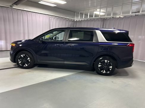 Used 2025 Kia Carnival LXS FWD image 4