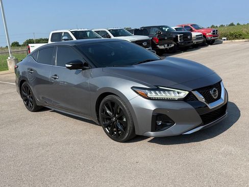Used 2019 Nissan Maxima SR w/ Premium Package FWD image 2