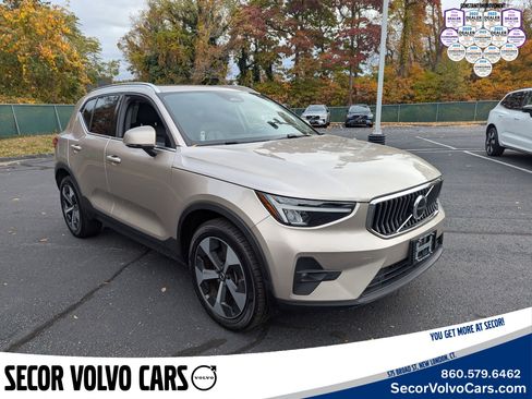 Certified 2023 Volvo XC40 B5 Plus image 2