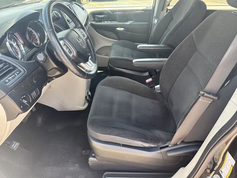 Used 2018 Dodge Grand Caravan SE w/ Rear Park Assist Package FWD image 5