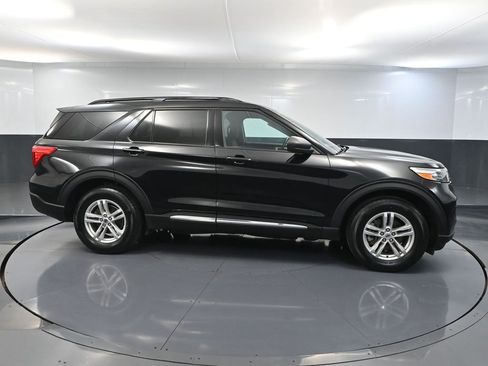 Used 2023 Ford Explorer XLT AWD/4WD image 4