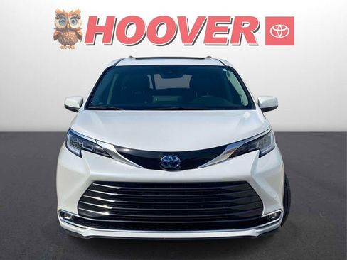 Used 2024 Toyota Sienna Limited FWD image 8