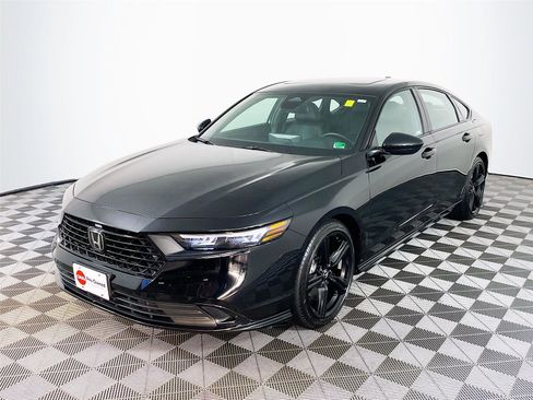 Used 2025 Honda Accord Sport image 3