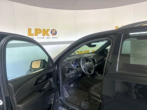 Used 2023 Chevrolet Traverse RS AWD/4WD image 14