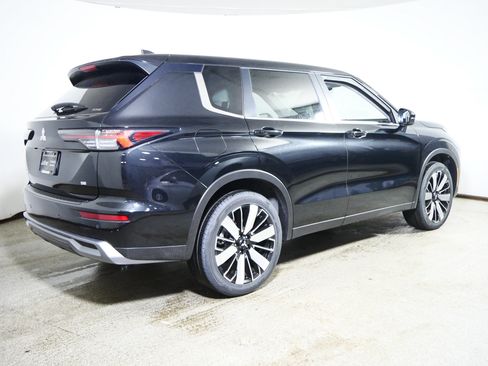 New 2026 Mitsubishi Outlander SE AWD/4WD image 2