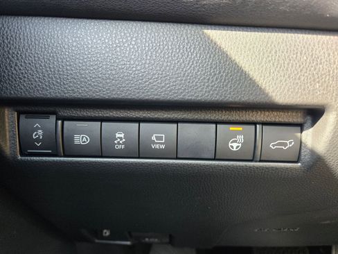 Used 2021 Toyota Venza Limited image 28