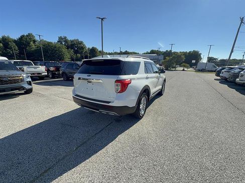 Certified 2023 Ford Explorer XLT w/ Equipment Group 202A AWD/4WD image 7