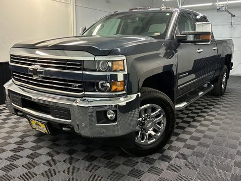 Used 2017 Chevrolet Silverado 2500 LTZ image 3