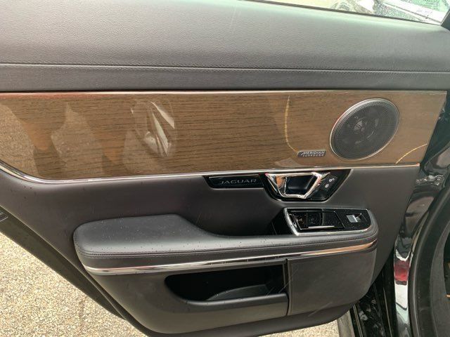 Used 2019 Jaguar XJ Supercharged RWD image 18