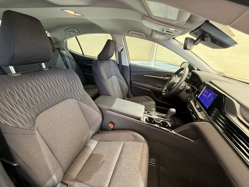 Used 2025 Toyota Camry LE w/ Convenience Package FWD image 17