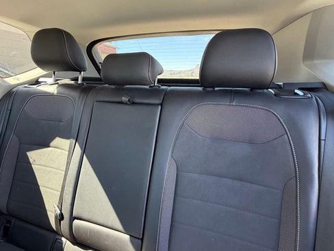 Used 2022 Volkswagen Taos SE image 15