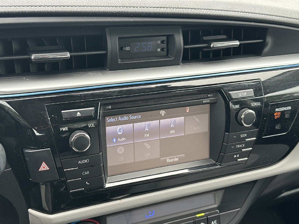 Used 2015 Toyota Corolla LE FWD image 28