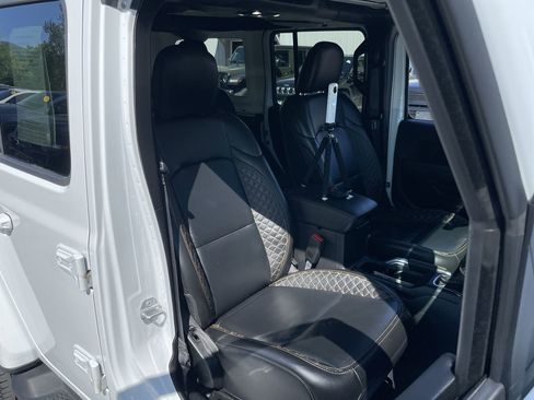 Used 2022 Jeep Wrangler Unlimited Sahara AWD/4WD image 24