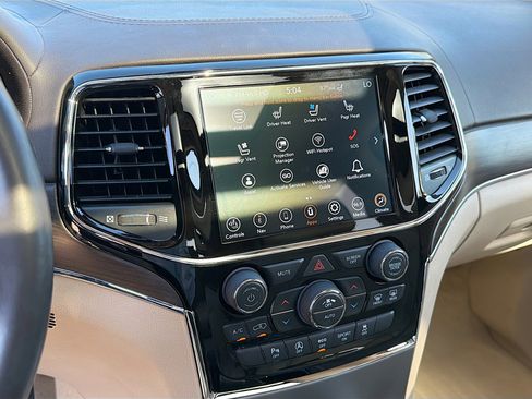 Used 2020 Jeep Grand Cherokee Overland image 28