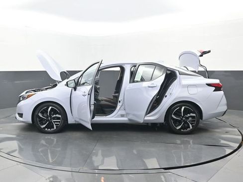 Used 2025 Nissan Versa SR w/ Electronics Package image 33