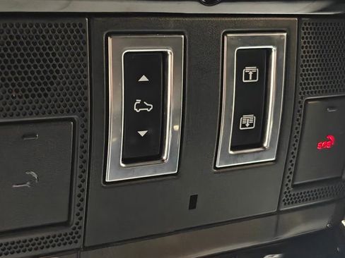 Used 2019 Land Rover Range Rover Long Wheelbase Supercharged image 12