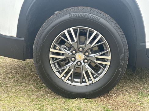 Used 2025 Chevrolet Traverse LT image 17