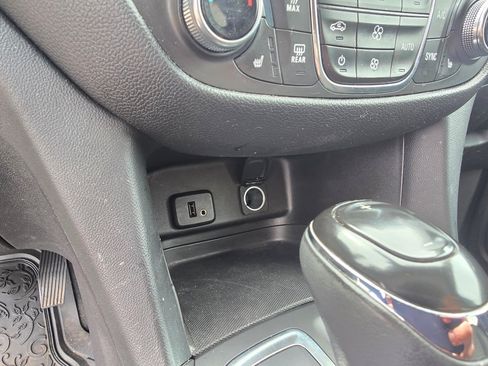 Used 2018 Chevrolet Equinox LT image 20