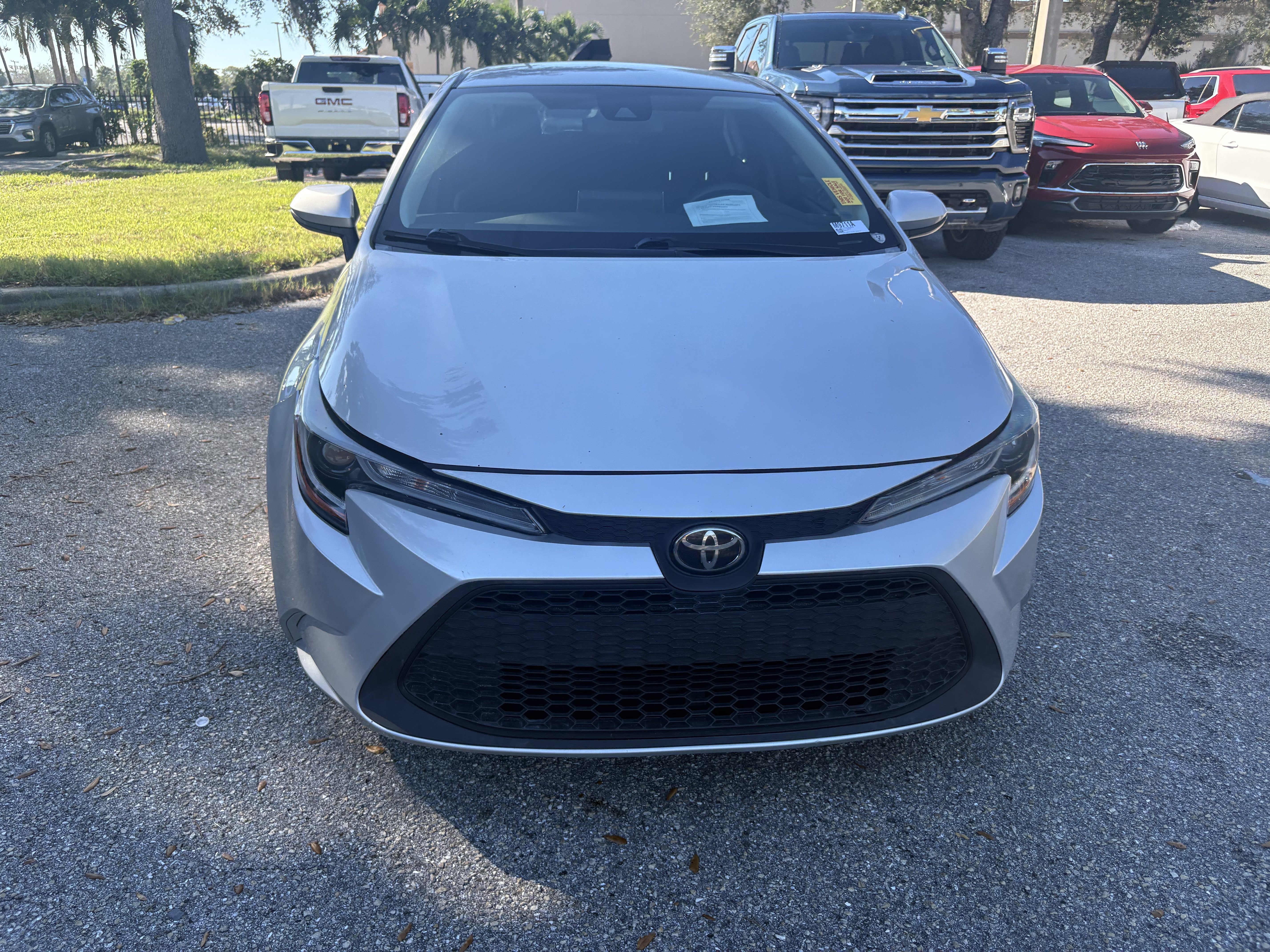 Used 2021 Toyota Corolla LE FWD image 2