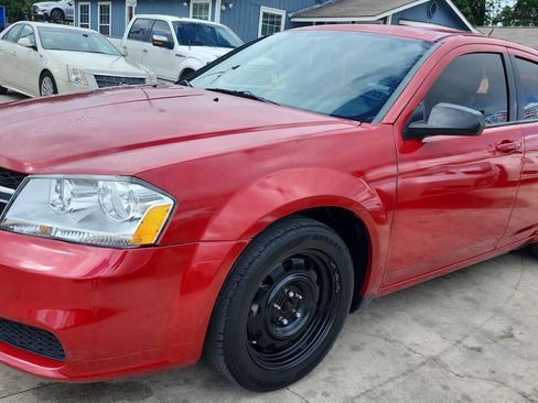 Used 2014 Dodge Avenger SE FWD image 2