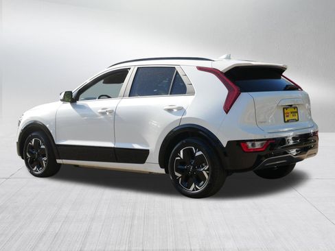 Certified 2024 Kia Niro Wind w/ Wind Preserve Package FWD image 5
