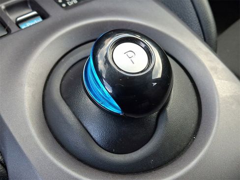 Used 2025 Nissan Leaf S image 14