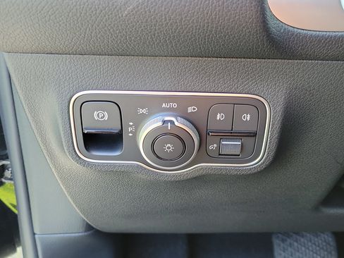 Used 2024 Mercedes-Benz GLB 250 image 19