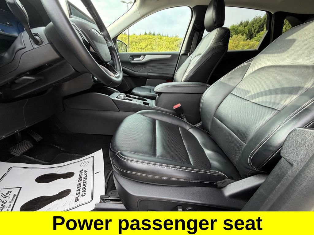Certified 2025 Ford Escape Platinum AWD/4WD image 17