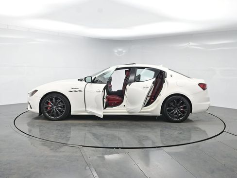 Used 2022 Maserati Ghibli Modena RWD image 55