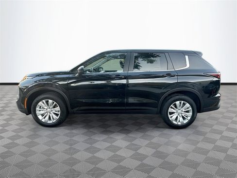 New 2026 Mitsubishi Outlander ES image 8
