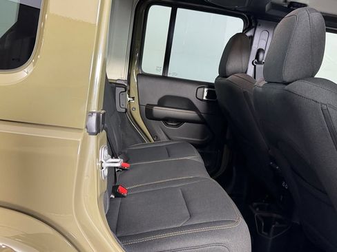 Used 2026 Jeep Wrangler Unlimited Sahara AWD/4WD image 20