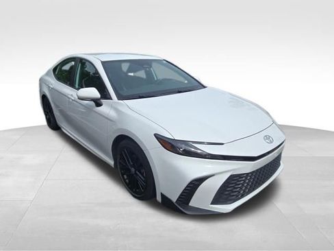 Used 2025 Toyota Camry SE FWD image 7
