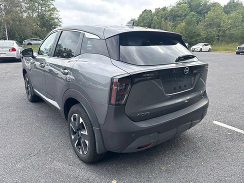 Used 2025 Nissan Kicks SV AWD/4WD image 3