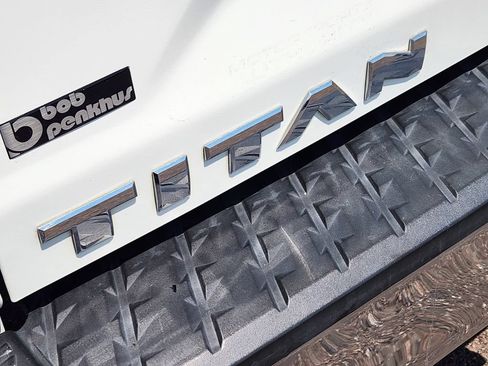 Used 2018 Nissan Titan SL w/ Chrome Package AWD/4WD image 31