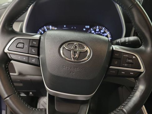 Used 2022 Toyota Highlander XLE AWD/4WD image 23